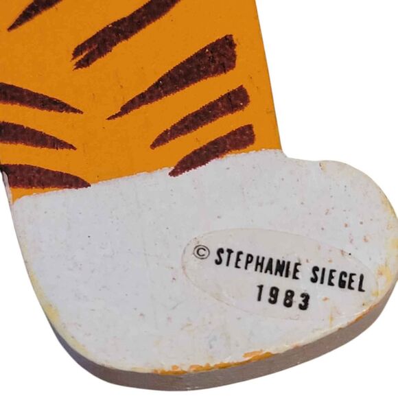 Vintage 1983 Wooden Cat Christmas Ornament Stephanie Siegel Hand Painted - Picture 5 of 5